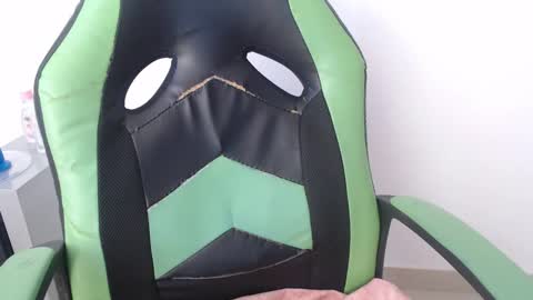 Snapshot of we_n_you chatting on 04/13/26, 12:21 Trixie 3 online show from 04/13/26, 12:21