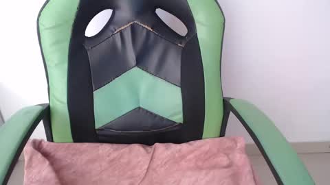 Snapshot of we_n_you chatting on 04/14/26, 02:12 Trixie 3 online show from 04/14/26, 02:12