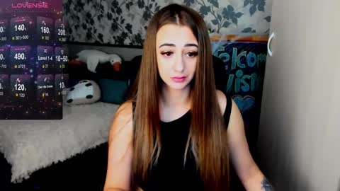 Snapshot of weakness4u chatting on 12/23/24, 01:29 Maya online show from 12/23/24, 01:29