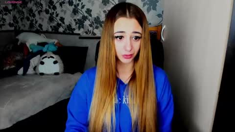 Snapshot of weakness4u chatting on 02/07/25, 07:07 Maya online show from 02/07/25, 07:07