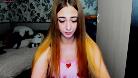 Snapshot of weakness4u chatting on 10/06/25, 08:34 Maya online show from 10/06/25, 08:34