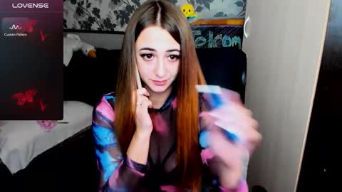 Snapshot of weakness4u chatting on 10/27/25, 05:00 Maya online show from 10/27/25, 05:00