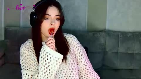 Snapshot of weareyoursun chatting on 02/28/25, 05:15 Alice online show from 02/28/25, 05:15