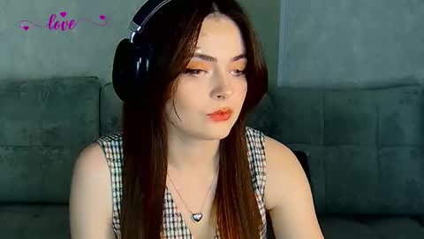 Snapshot of weareyoursun chatting on 03/01/25, 06:00 Alice online show from 03/01/25, 06:00