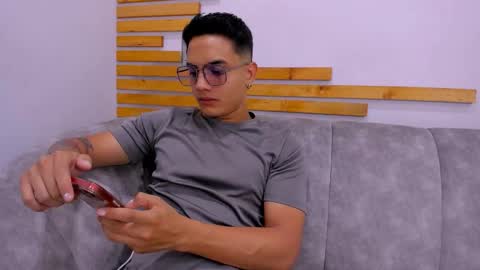 Snapshot of web_gammer_ chatting on 09/26/25, 07:29 Jhonny Dick his neighbors. online show from 09/26/25, 07:29