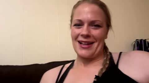 Snapshot of webcumcouple chatting on 05/15/26, 02:51 HayleyJay online show from 05/15/26, 02:51
