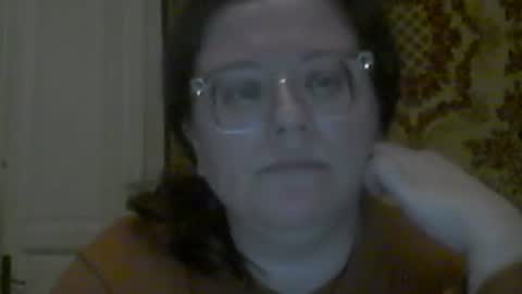 Snapshot of webgirl2 chatting on 10/20/25, 09:04 Marina online show from 10/20/25, 09:04