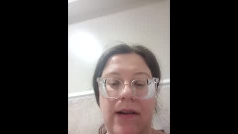 Snapshot of webgirl2 chatting on 05/22/26, 04:34 Marina online show from 05/22/26, 04:34