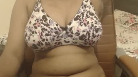 Snapshot of webshowxxx chatting on 09/30/25, 12:21 mina online show from 09/30/25, 12:21