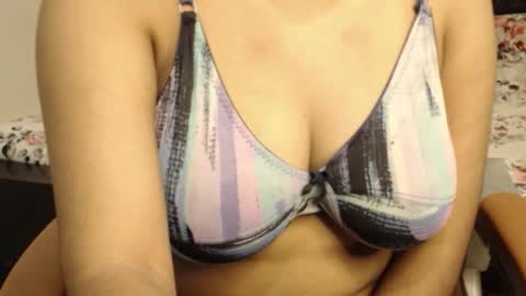 Snapshot of webshowxxx chatting on 10/01/25, 11:11 mina online show from 10/01/25, 11:11