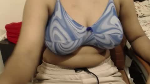 Snapshot of webshowxxx chatting on 10/04/25, 03:04 mina online show from 10/04/25, 03:04