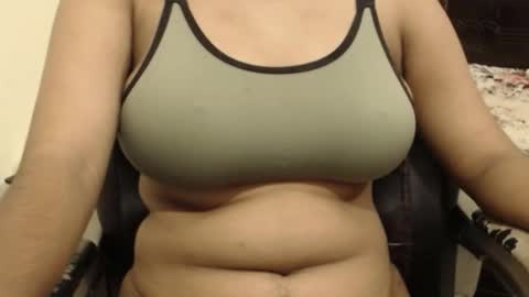 Snapshot of webshowxxx chatting on 10/18/25, 08:37 mina online show from 10/18/25, 08:37