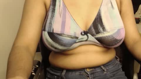 Snapshot of webshowxxx chatting on 11/23/25, 04:18 mina online show from 11/23/25, 04:18