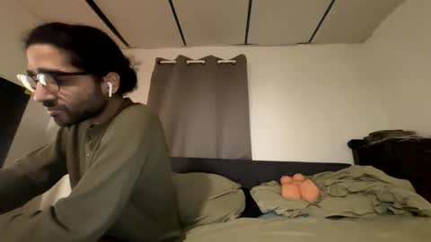 Snapshot of webthrow chatting on 12/03/25, 05:59 ShootingWebs online show from 12/03/25, 05:59