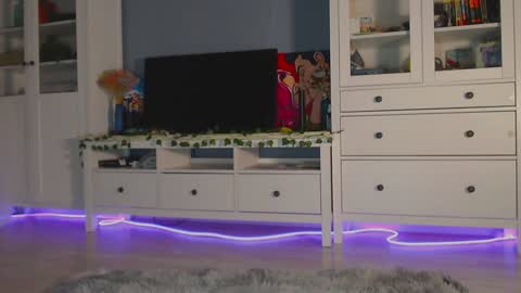 Snapshot of weed_princesss chatting on 12/13/24, 08:04 moon online show from 12/13/24, 08:04