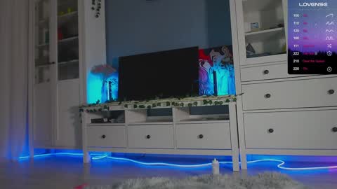 Snapshot of weed_princesss chatting on 12/18/24, 03:55 moon online show from 12/18/24, 03:55