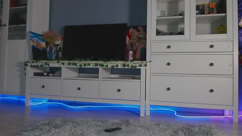 Snapshot of weed_princesss chatting on 12/26/24, 12:38 moon online show from 12/26/24, 12:38