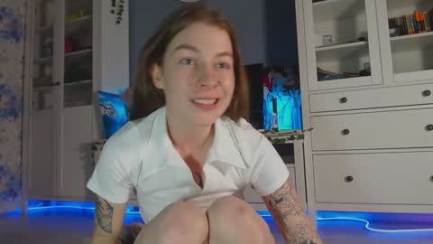 Snapshot of weed_princesss chatting on 12/26/24, 03:42 moon online show from 12/26/24, 03:42