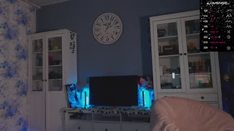 Snapshot of weed_princesss chatting on 01/07/25, 01:14 moon online show from 01/07/25, 01:14