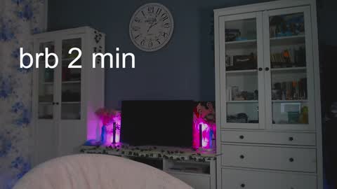 Snapshot of weed_princesss chatting on 01/24/25, 02:30 moon online show from 01/24/25, 02:30