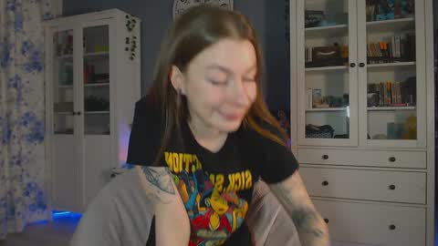 Snapshot of weed_princesss chatting on 01/28/25, 12:22 moon online show from 01/28/25, 12:22