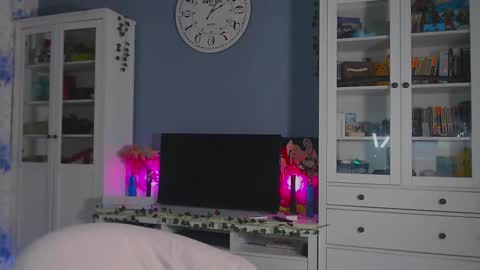 Snapshot of weed_princesss chatting on 02/09/25, 03:23 moon online show from 02/09/25, 03:23