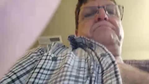 Snapshot of welderod chatting on 10/19/25, 08:20 welderod online show from 10/19/25, 08:20