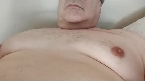 Snapshot of welldny chatting on 12/16/25, 04:23 welldny online show from 12/16/25, 04:23