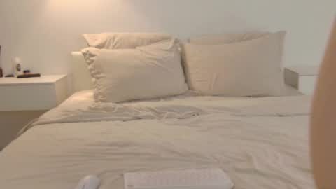 Snapshot of wellicaren chatting on 02/20/25, 11:53 CAREN online show from 02/20/25, 11:53