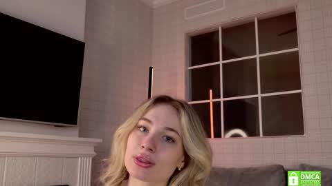 Snapshot of wellicaren chatting on 11/28/25, 11:24 CAREN online show from 11/28/25, 11:24