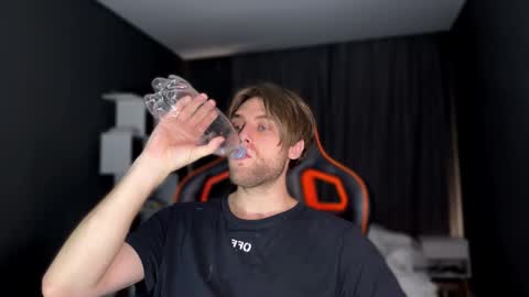 Snapshot of wellidonehere chatting on 11/02/25, 10:56 wellidonehere online show from 11/02/25, 10:56