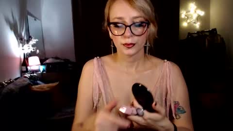 Liza online show from 11/20/25, 10:42