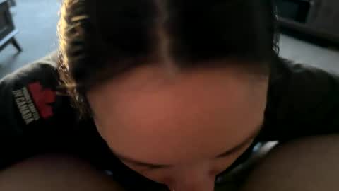 Snapshot of weloveleggings chatting on 11/23/25, 10:42 weloveleggings online show from 11/23/25, 10:42