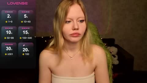 Snapshot of wendy_228 chatting on 10/14/25, 01:17 Wendy online show from 10/14/25, 01:17