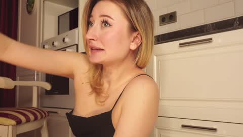 Snapshot of wendy_amber chatting on 12/03/24, 12:24 Daisy online show from 12/03/24, 12:24