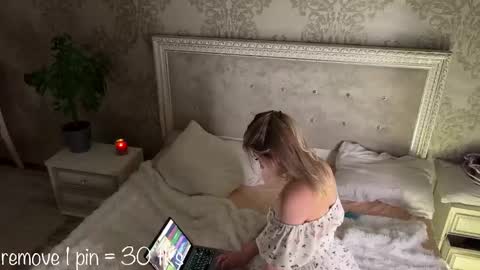 Snapshot of wendy_amber chatting on 03/03/25, 09:37 Daisy online show from 03/03/25, 09:37