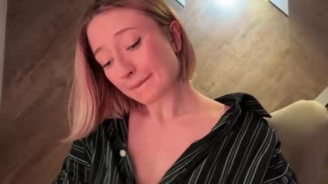 Daisy    online show from 06/05/26, 03:07
