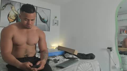 Snapshot of wendy_and_alex1712 chatting on 02/25/25, 06:09 Wendy Alex online show from 02/25/25, 06:09