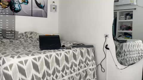 Snapshot of wendy_and_alex1712 chatting on 10/31/25, 12:33 Wendy Alex online show from 10/31/25, 12:33