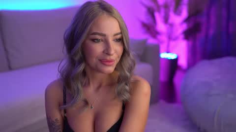 Snapshot of wendykaraa chatting on 02/22/25, 08:18 Wendy online show from 02/22/25, 08:18