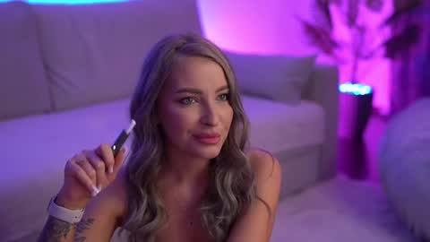 Snapshot of wendykaraa chatting on 02/22/25, 01:02 Wendy online show from 02/22/25, 01:02