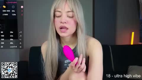 Snapshot of wendylovelylovew chatting on 09/26/25, 01:37 Wendy online show from 09/26/25, 01:37