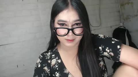 Snapshot of weremeanttobe chatting on 09/17/25, 06:53 andrew online show from 09/17/25, 06:53