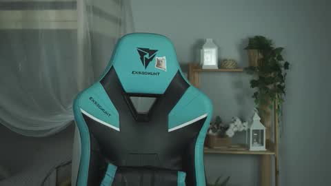 little girl who is always rightLisa online show from 11/18/25, 01:11