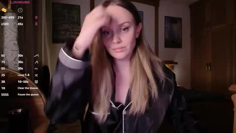 Lana online show from 10/22/25, 06:29