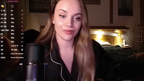 Lana online show from 11/11/25, 08:53