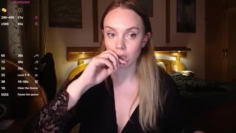 Lana online show from 12/01/25, 09:09