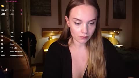 Lana online show from 12/04/25, 09:12