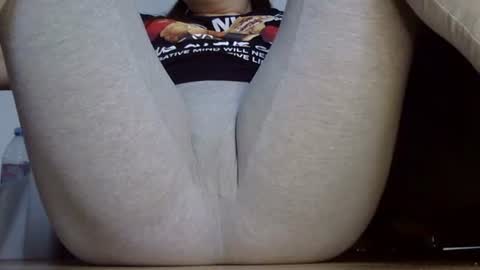 wet_pants2022 online show from 12/02/25, 01:05