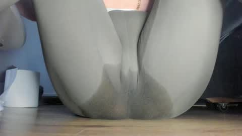 Snapshot of wet_pants2022 chatting on 05/16/26, 09:46 wet_pants2022 online show from 05/16/26, 09:46